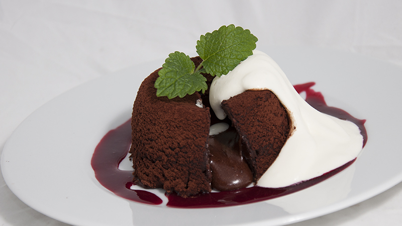 Chokladfondant med hallonsås